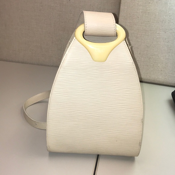 Ch.C Epi leather Sling Bag - Picture 1 of 8